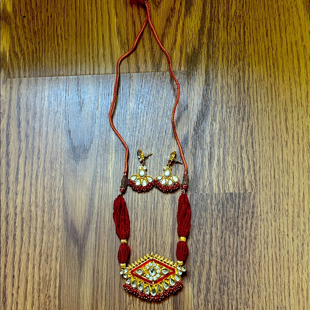 Elegant Red and Gold Necklace Set